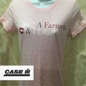 NWOT Case HI size small “I kissed a Farmer”graphic